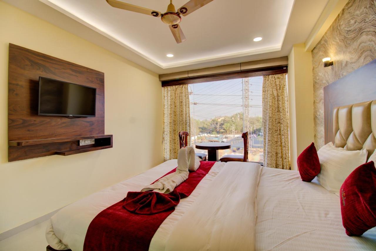 Hotel Samaira Residency,Dombivali Dive エクステリア 写真